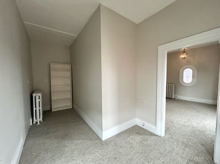 **CENTRAL LOCATION** 1 Bed + Den Downtown!!