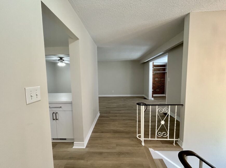 **RENOVATED** 3 Bedroom Semi-Detached!!