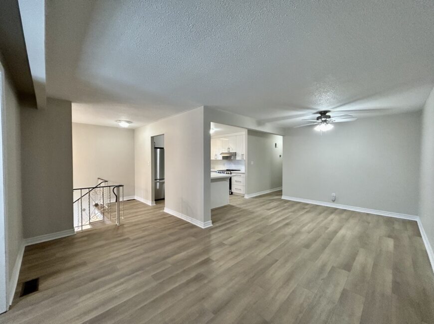 **RENOVATED** 3 Bedroom Semi-Detached!!