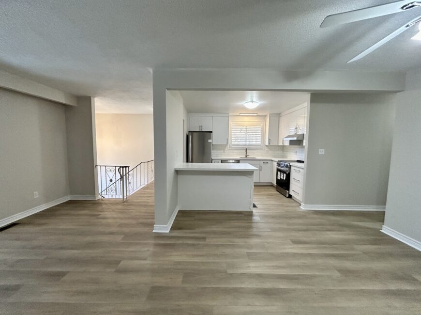 **RENOVATED** 3 Bedroom Semi-Detached!!