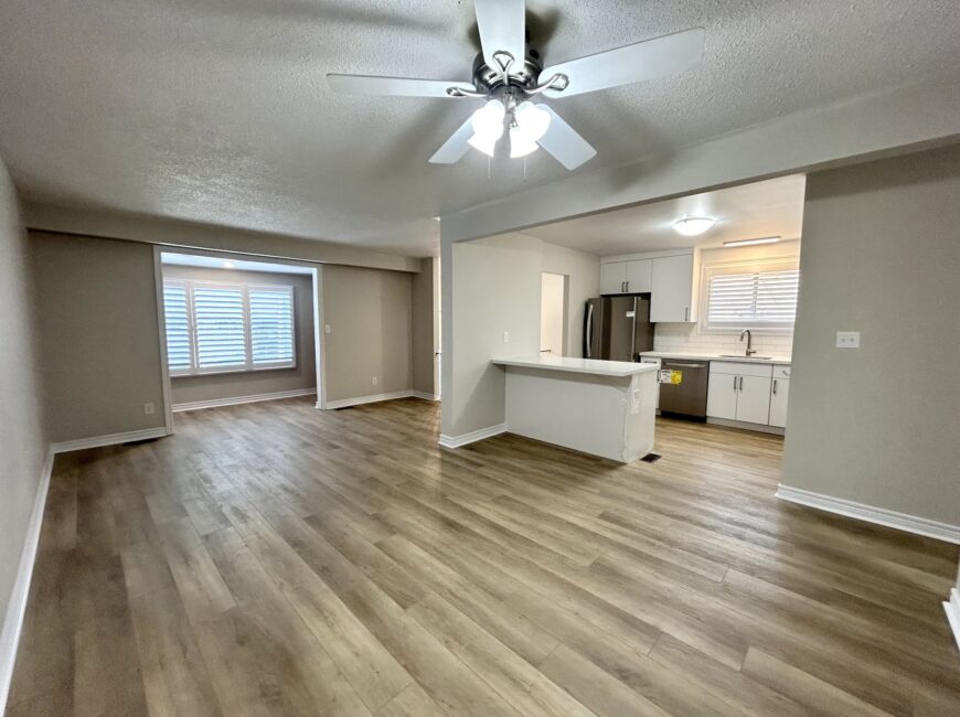 **RENOVATED** 3 Bedroom Semi-Detached!!