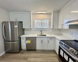 **RENOVATED** 3 Bedroom Semi-Detached!!