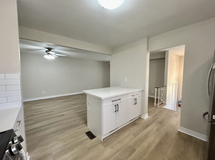 **RENOVATED** 3 Bedroom Semi-Detached!!