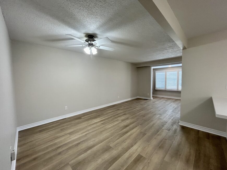 **RENOVATED** 3 Bedroom Semi-Detached!!