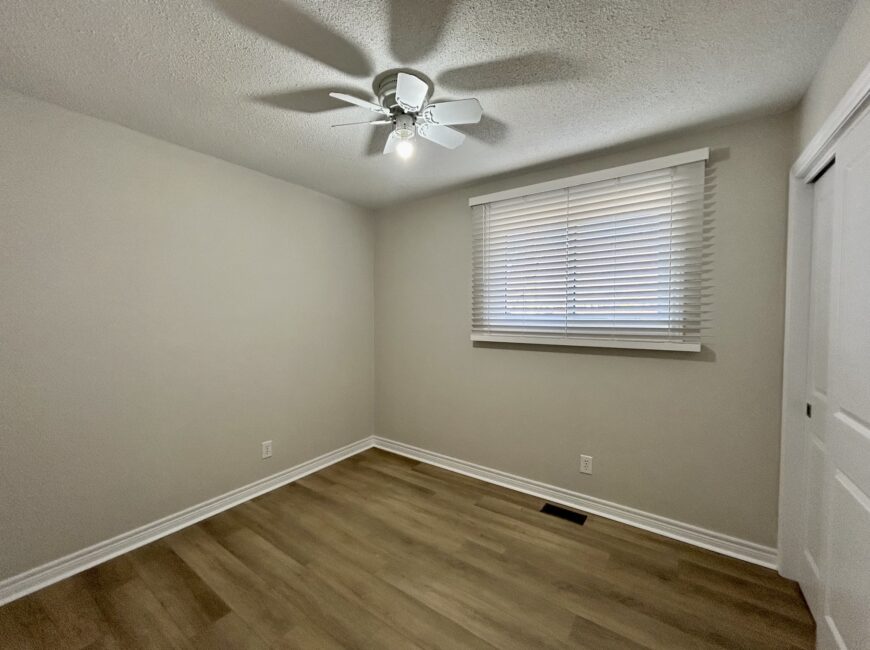 **RENOVATED** 3 Bedroom Semi-Detached!!