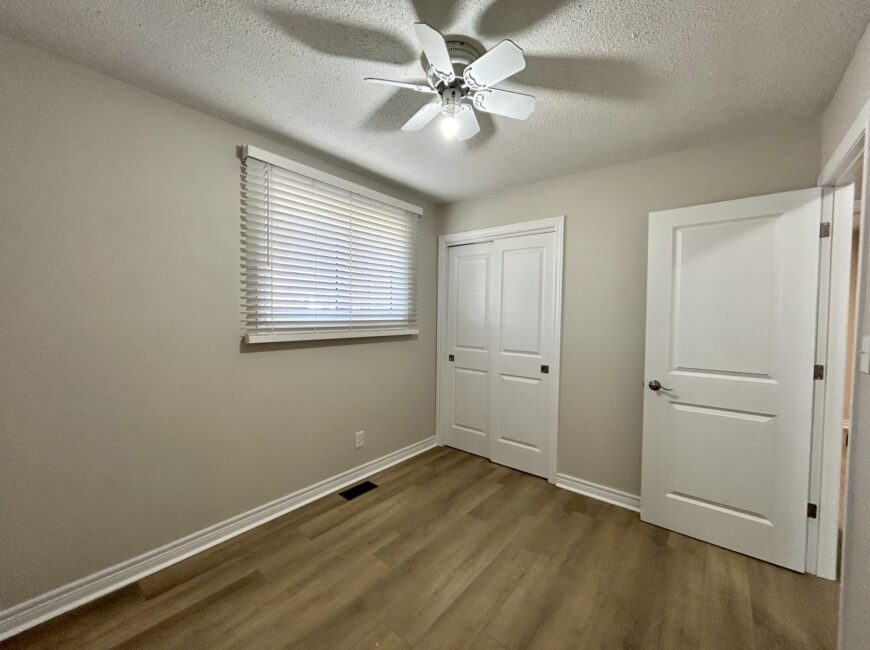 **RENOVATED** 3 Bedroom Semi-Detached!!