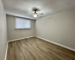 **RENOVATED** 3 Bedroom Semi-Detached!!