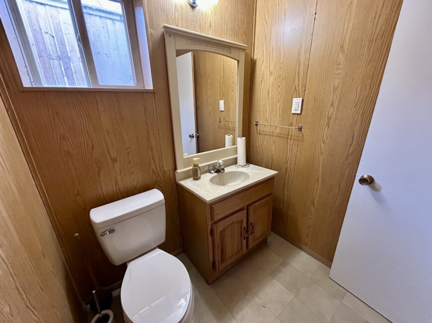 **RENOVATED** 3 Bedroom Semi-Detached!!