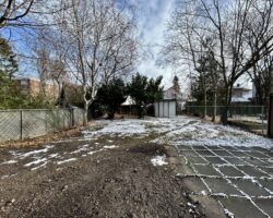 **RENOVATED** 3 Bedroom Semi-Detached!!