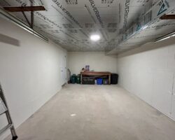 **RENOVATED** 3 Bedroom Semi-Detached!!