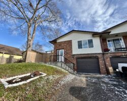 **RENOVATED** 3 Bedroom Semi-Detached!!