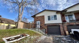 **RENOVATED** 3 Bedroom Semi-Detached!!