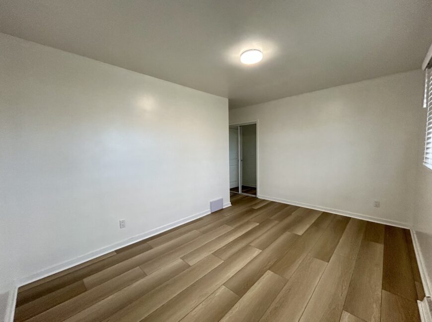 **ALL UTILITIES INCLUDED** Renovated House!!