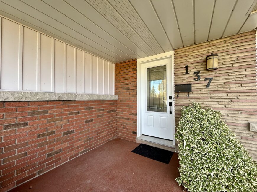 **ALL UTILITIES INCLUDED** Renovated House!!