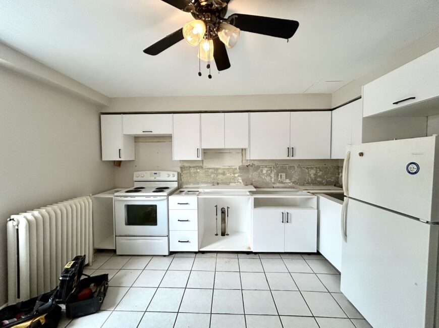 **PORT DALHOUSIE** RENOVATED 1 Bed Unit!!