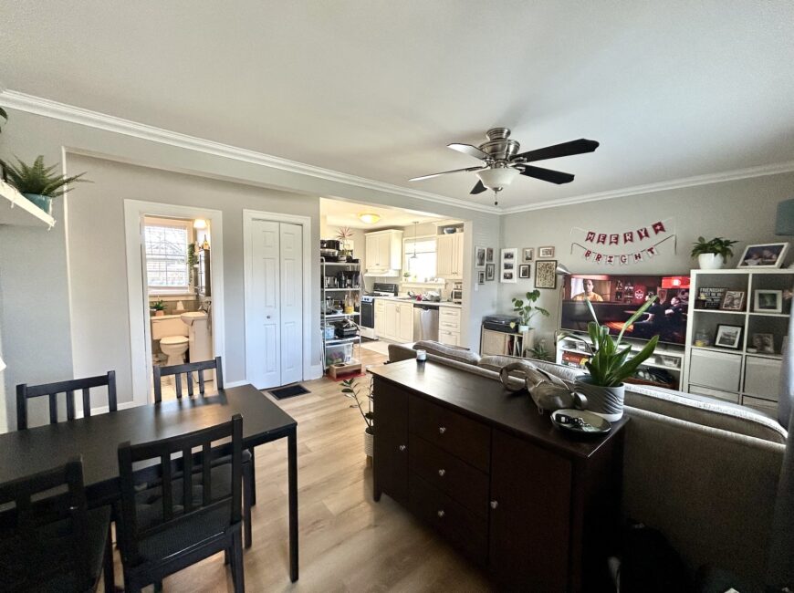 **MAIN FLOOR UNIT** Central Welland!!