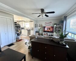 **MAIN FLOOR UNIT** Central Welland!!