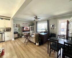 **MAIN FLOOR UNIT** Central Welland!!