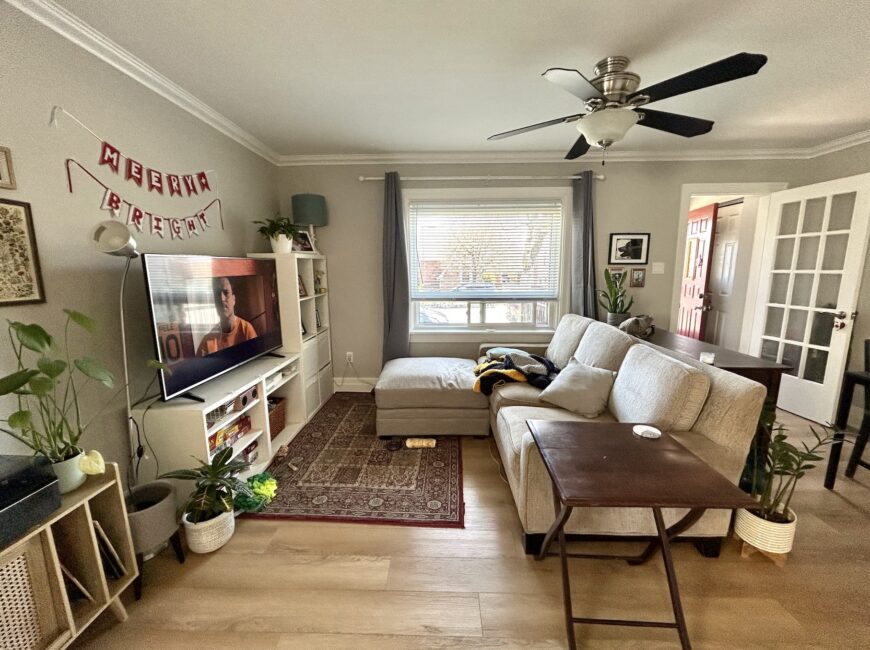 **MAIN FLOOR UNIT** Central Welland!!