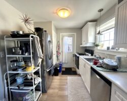 **MAIN FLOOR UNIT** Central Welland!!