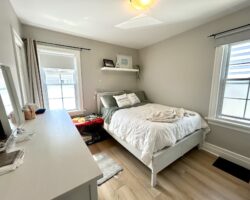 **MAIN FLOOR UNIT** Central Welland!!