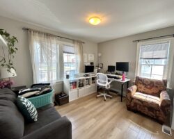 **MAIN FLOOR UNIT** Central Welland!!