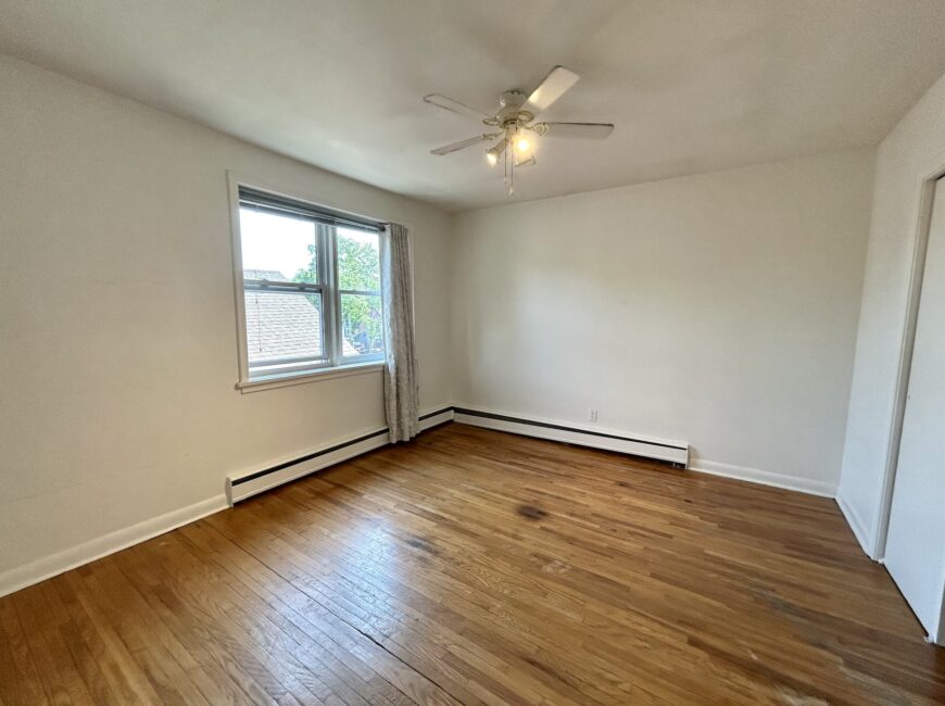 **PORT DALHOUSIE** Spacious 2 Bedroom Unit!!