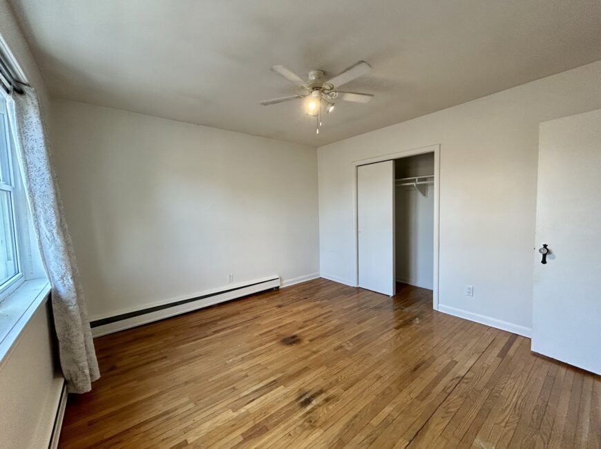 **PORT DALHOUSIE** Spacious 2 Bedroom Unit!!