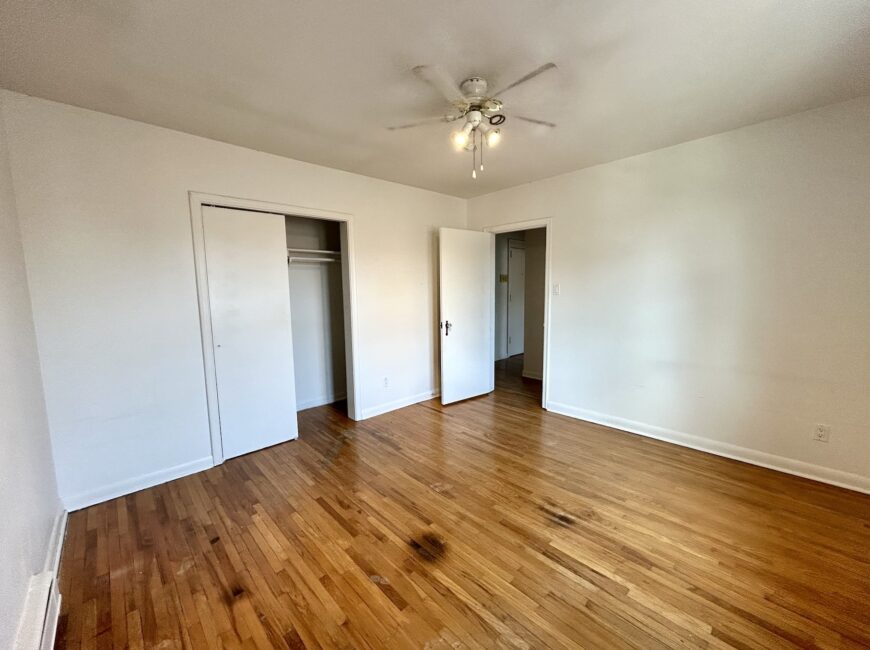 **PORT DALHOUSIE** Spacious 2 Bedroom Unit!!