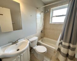 **PORT DALHOUSIE** Spacious 2 Bedroom Unit!!