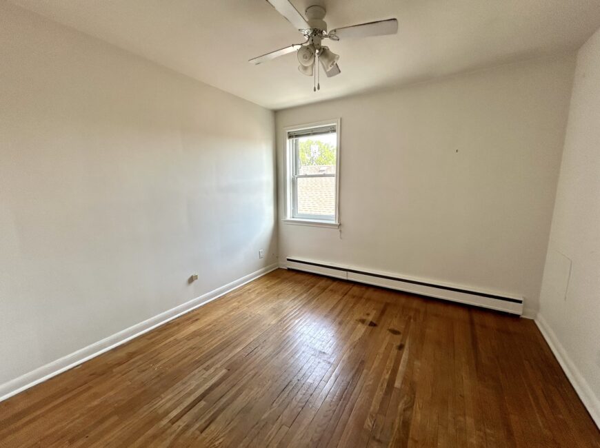 **PORT DALHOUSIE** Spacious 2 Bedroom Unit!!
