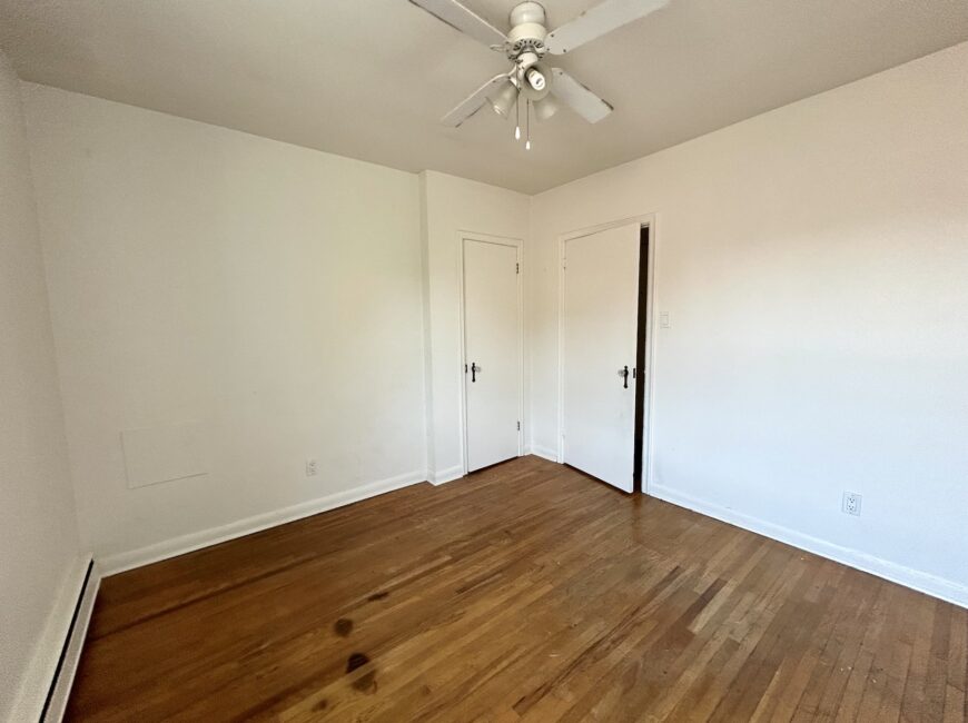 **PORT DALHOUSIE** Spacious 2 Bedroom Unit!!