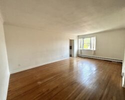 **PORT DALHOUSIE** Spacious 2 Bedroom Unit!!