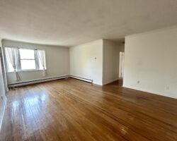 **PORT DALHOUSIE** Spacious 2 Bedroom Unit!!