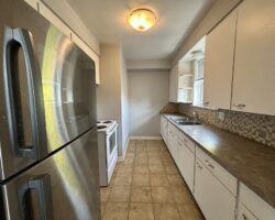 **PORT DALHOUSIE** Spacious 2 Bedroom Unit!!