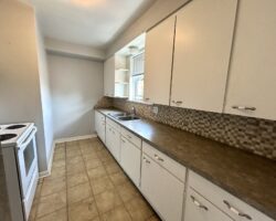 **PORT DALHOUSIE** Spacious 2 Bedroom Unit!!