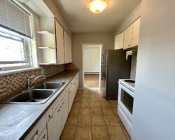 **PORT DALHOUSIE** Spacious 2 Bedroom Unit!!