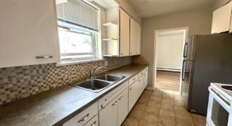 **PORT DALHOUSIE** Spacious 2 Bedroom Unit!!