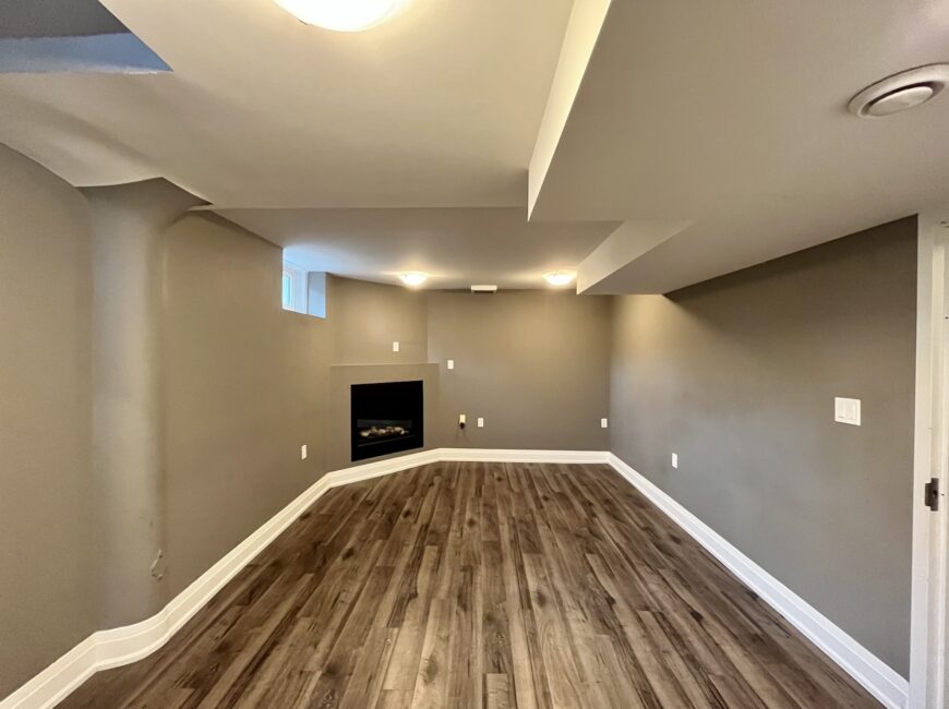 **NORTH END** 1 Bed Plus Den Apartment!!