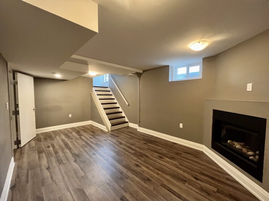 **NORTH END** 1 Bed Plus Den Apartment!!