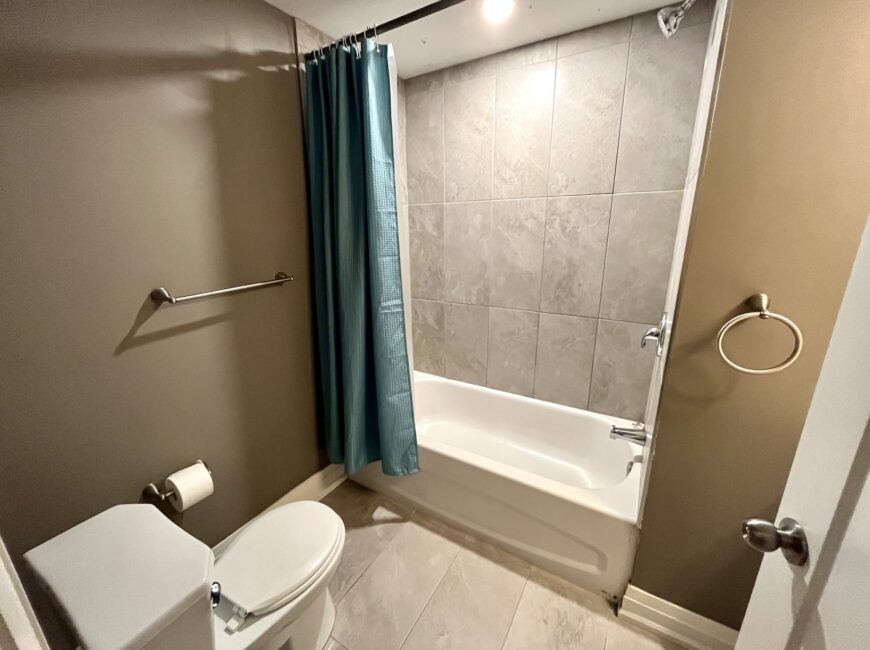 **NORTH END** 1 Bed Plus Den Apartment!!