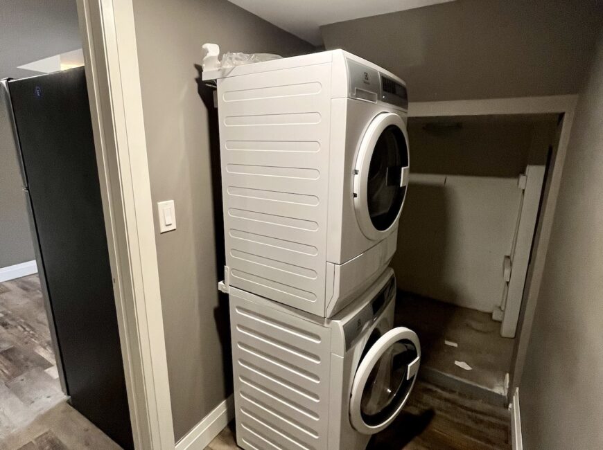 **NORTH END** 1 Bed Plus Den Apartment!!