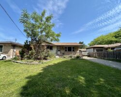 **NORTH END** 3 Bedroom Detached Home!!