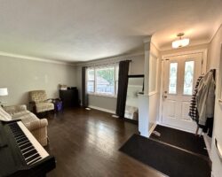 **NORTH END** 3 Bedroom Detached Home!!