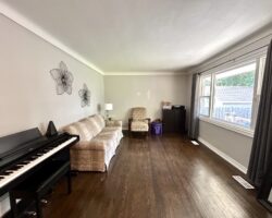 **NORTH END** 3 Bedroom Detached Home!!