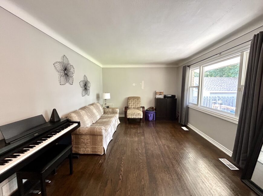 **NORTH END** 3 Bedroom Detached Home!!