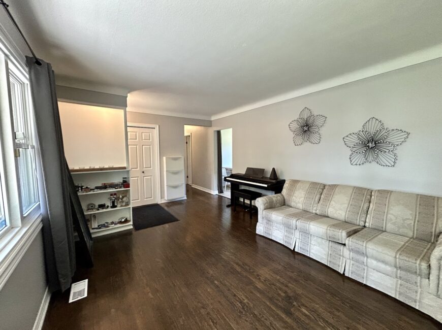**NORTH END** 3 Bedroom Detached Home!!