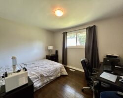**NORTH END** 3 Bedroom Detached Home!!