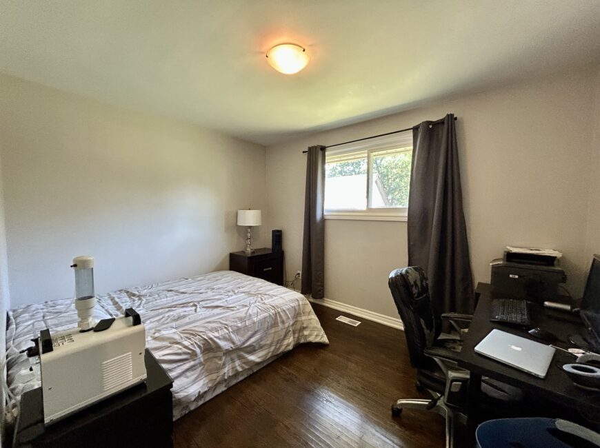 **NORTH END** 3 Bedroom Detached Home!!