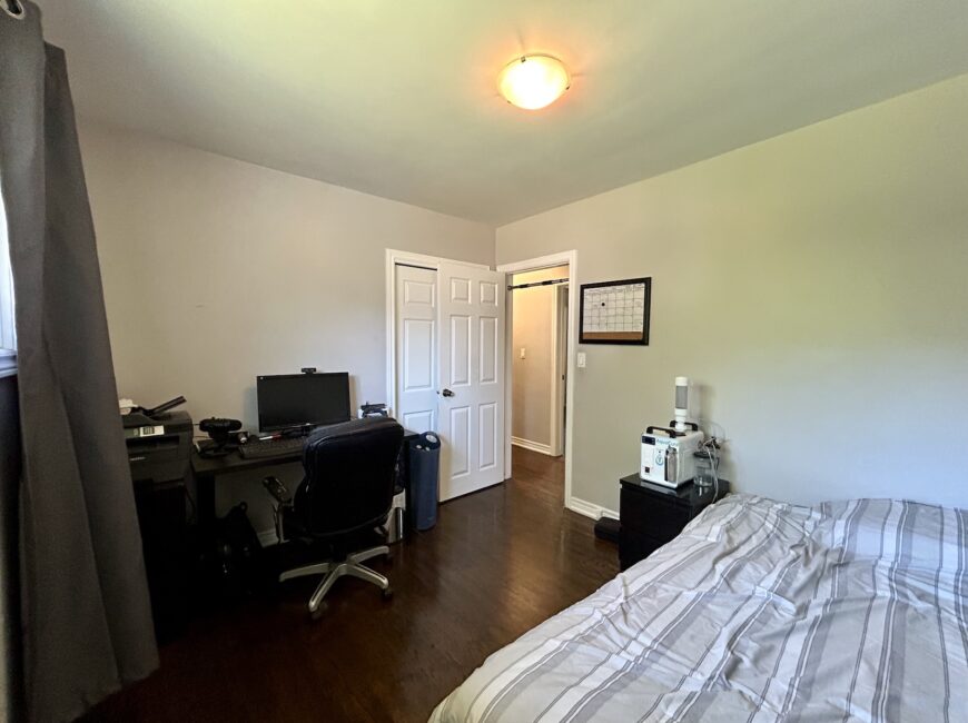 **NORTH END** 3 Bedroom Detached Home!!
